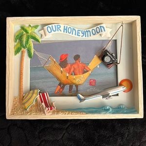Honeymoon Frame